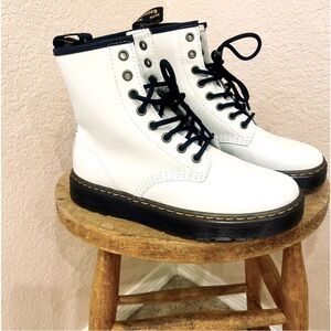 NEVER WORN Dr. Marten’s White Leather Zavala Lace Up Boots